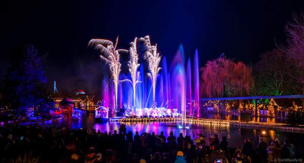 Festliche Weihnachtswassershow JOSEFINAS WINTERREISE mit Feuerwerk im Europa-Park