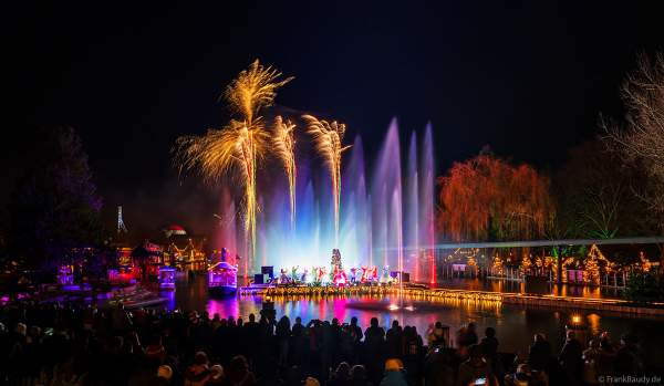 Festliche Weihnachtswassershow JOSEFINAS WINTERREISE mit Feuerwerk im Europa-Park