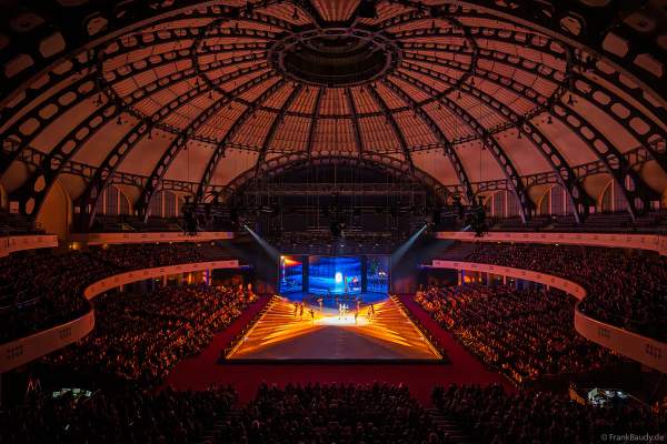 HOLIDAY ON ICE feiert mit NO LIMITS 80 Jahre unvergessliche Eis-Shows in der Festhalle in Frankfurt am 10.01.2024