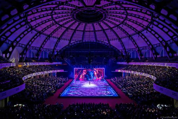 HOLIDAY ON ICE feiert mit Vanessa Mai und dem Spektakel NO LIMITS 80 Jahre unvergessliche Eis-Shows in der Festhalle in Frankfurt am 10.01.2024