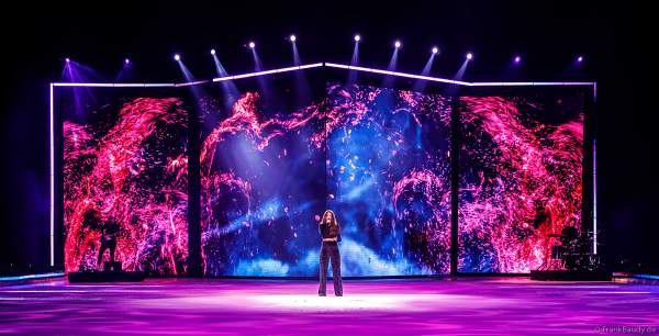 HOLIDAY ON ICE feiert mit Vanessa Mai und dem Spektakel NO LIMITS 80 Jahre unvergessliche Eis-Shows in der Festhalle in Frankfurt am 10.01.2024