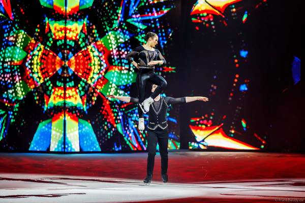 Annika Hocke und Robert Kunkel, Bronzemedaillengewinner der Eiskunstlauf-EM 2023, als Stargäste bei der Eisshow NO LIMITS von Holiday on Ice in der SAP Arena Mannheim am 01.02.2024