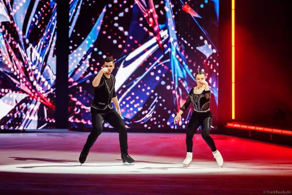 Annika Hocke und Robert Kunkel, Bronzemedaillengewinner der Eiskunstlauf-EM 2023, als Stargäste bei der Eisshow NO LIMITS von Holiday on Ice in der SAP Arena Mannheim am 01.02.2024