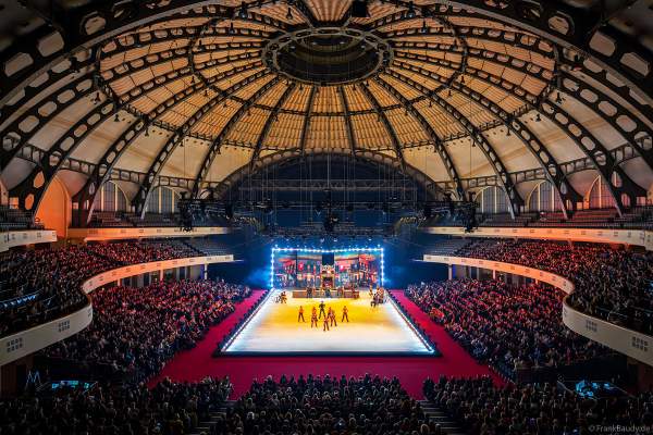HOLIDAY ON ICE feiert mit NO LIMITS 80 Jahre unvergessliche Eis-Shows in der Festhalle in Frankfurt am 10.01.2024