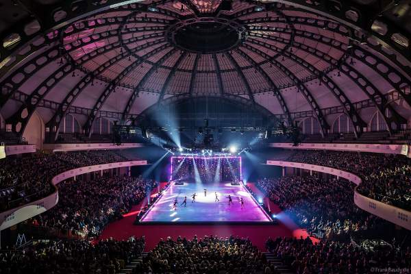 HOLIDAY ON ICE feiert mit Vanessa Mai und dem Spektakel NO LIMITS 80 Jahre unvergessliche Eis-Shows in der Festhalle in Frankfurt am 10.01.2024