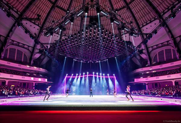 HOLIDAY ON ICE feiert mit Vanessa Mai und dem Spektakel NO LIMITS 80 Jahre unvergessliche Eis-Shows in der Festhalle in Frankfurt am 10.01.2024