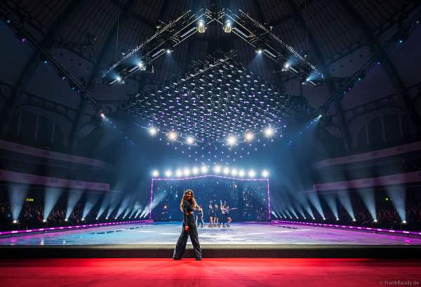 HOLIDAY ON ICE feiert mit Vanessa Mai und dem Spektakel NO LIMITS 80 Jahre unvergessliche Eis-Shows in der Festhalle in Frankfurt am 10.01.2024