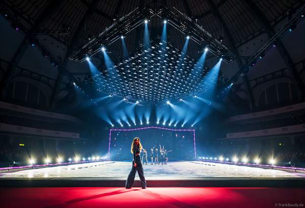 HOLIDAY ON ICE feiert mit Vanessa Mai und dem Spektakel NO LIMITS 80 Jahre unvergessliche Eis-Shows in der Festhalle in Frankfurt am 10.01.2024