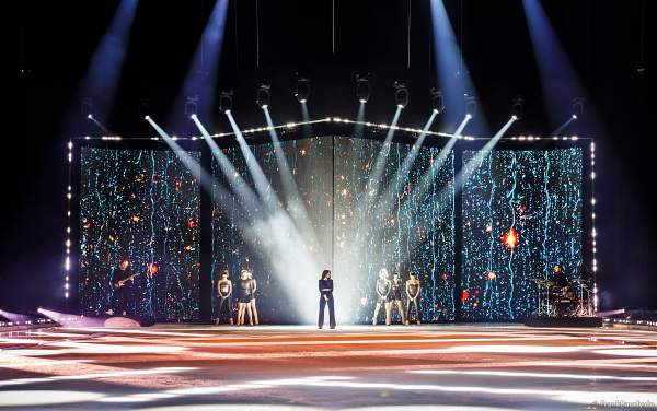 HOLIDAY ON ICE feiert mit Vanessa Mai und dem Spektakel NO LIMITS 80 Jahre unvergessliche Eis-Shows in der Festhalle in Frankfurt am 10.01.2024