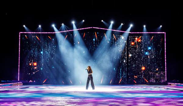 HOLIDAY ON ICE feiert mit Vanessa Mai und dem Spektakel NO LIMITS 80 Jahre unvergessliche Eis-Shows in der Festhalle in Frankfurt am 10.01.2024