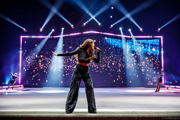 HOLIDAY ON ICE feiert mit Vanessa Mai und dem Spektakel NO LIMITS 80 Jahre unvergessliche Eis-Shows in der Festhalle in Frankfurt am 10.01.2024