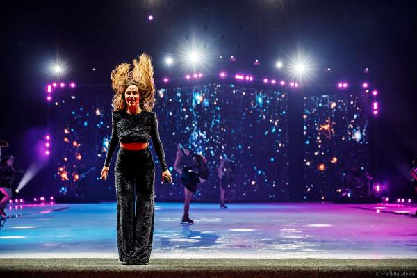 HOLIDAY ON ICE feiert mit Vanessa Mai und dem Spektakel NO LIMITS 80 Jahre unvergessliche Eis-Shows in der Festhalle in Frankfurt am 10.01.2024