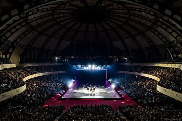 HOLIDAY ON ICE feiert mit Vanessa Mai und dem Spektakel NO LIMITS 80 Jahre unvergessliche Eis-Shows in der Festhalle in Frankfurt am 10.01.2024