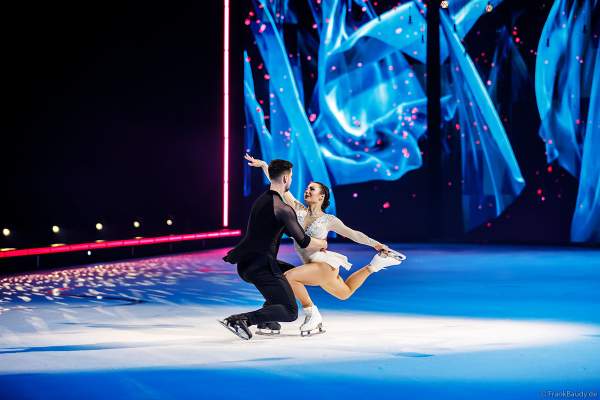 Annika Hocke und Robert Kunkel, Bronzemedaillengewinner der Eiskunstlauf-EM 2023, als Stargäste bei der Eisshow NO LIMITS von Holiday on Ice in der SAP Arena Mannheim am 01.02.2024