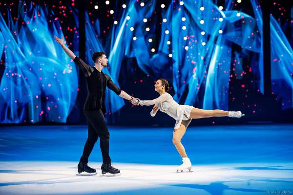 Annika Hocke und Robert Kunkel, Bronzemedaillengewinner der Eiskunstlauf-EM 2023, als Stargäste bei der Eisshow NO LIMITS von Holiday on Ice in der SAP Arena Mannheim am 01.02.2024
