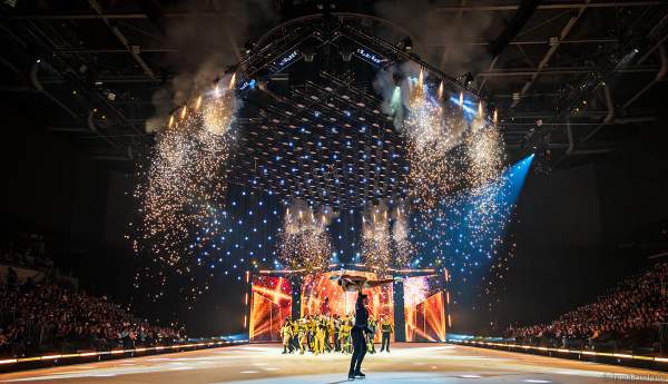 Annika Hocke und Robert Kunkel, Bronzemedaillengewinner der Eiskunstlauf-EM 2023, als Stargäste bei der Eisshow NO LIMITS von Holiday on Ice in der SAP Arena Mannheim am 01.02.2024