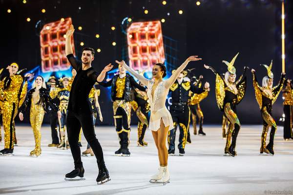 Annika Hocke und Robert Kunkel, Bronzemedaillengewinner der Eiskunstlauf-EM 2023, als Stargäste bei der Eisshow NO LIMITS von Holiday on Ice in der SAP Arena Mannheim am 01.02.2024