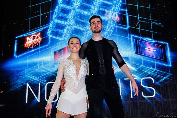 Annika Hocke und Robert Kunkel, Bronzemedaillengewinner der Eiskunstlauf-EM 2023, als Stargäste bei der Eisshow NO LIMITS von Holiday on Ice in der SAP Arena Mannheim am 01.02.2024