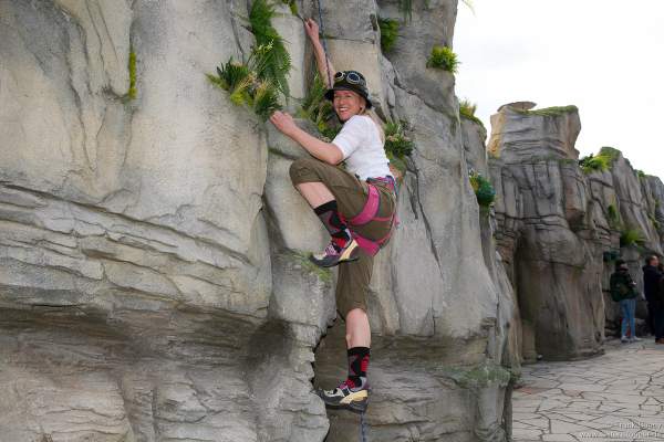 Yomi Abenteuer Trail: Noch im Bau - Der abenteuerliche Höhenweg mit Hängebrücken, vielen Kletterelementen und zwei Rutschen führt die Gäste auf bis zu zwölf Meter hohen Felsen im Europa-Park
