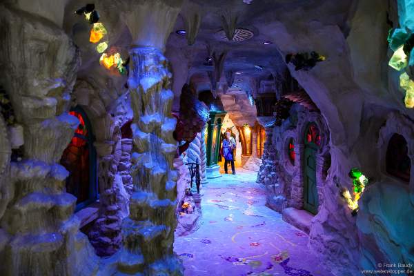 Die märchenhafte Edelstein-Grotte am Ende des Yomi Abenteuer Trail im Europa-Park