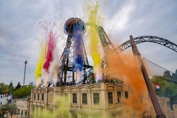 Farbenfrohes Tagesfeuerwerk bei der Premierenfahrt der neuen Achterbahn VOLTRON NEVERA POWERED BY RIMAC im Europa-Park