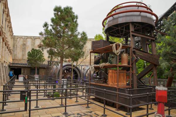 Das Gelände von VOLTRON ist im Stil eines alten, kroatischen Wasserkraftwerks gehalten