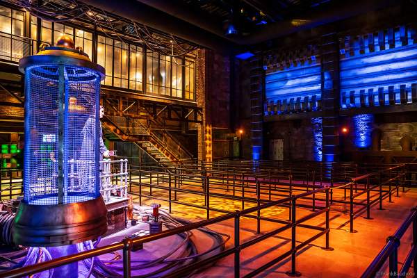 Das Bahnhofsgebäude im Stil eines alten, kroatischen Wasserkraftwerks wird von Tesla für seine Forschungen für VOLTRON genutzt