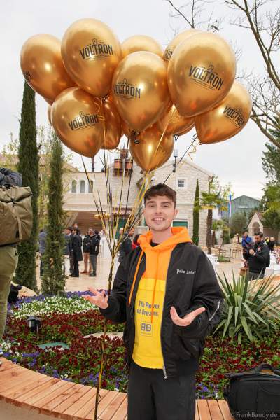 Deutscher Popsänger und Songwriter Mike Singer bei der Premiere der neuen Achterbahn VOLTRON NEVERA POWERED BY RIMAC im Europa-Park