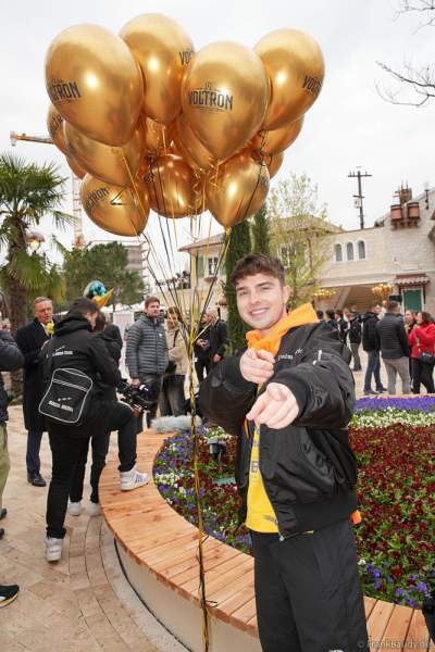 Deutscher Popsänger und Songwriter Mike Singer bei der Premiere der neuen Achterbahn VOLTRON NEVERA POWERED BY RIMAC im Europa-Park