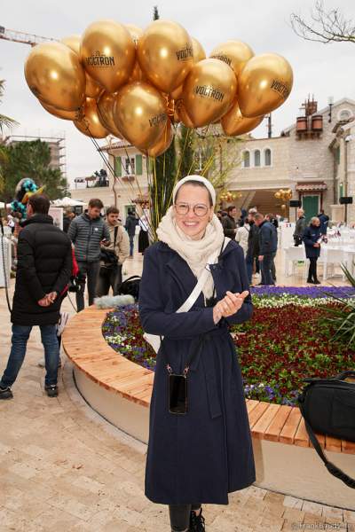 Schweizer Pop- und Soulsängerin Stefanie Heinzmann bei der Premiere der neuen Achterbahn VOLTRON NEVERA POWERED BY RIMAC im Europa-Park
