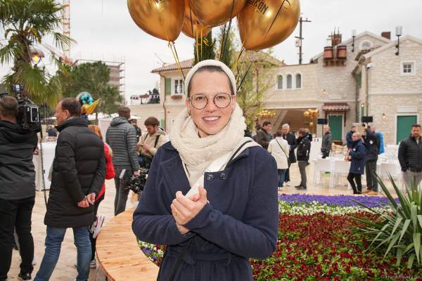 Schweizer Pop- und Soulsängerin Stefanie Heinzmann bei der Premiere der neuen Achterbahn VOLTRON NEVERA POWERED BY RIMAC im Europa-Park