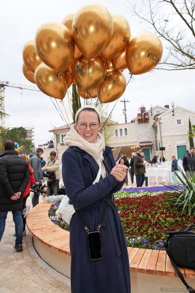 Schweizer Pop- und Soulsängerin Stefanie Heinzmann bei der Premiere der neuen Achterbahn VOLTRON NEVERA POWERED BY RIMAC im Europa-Park