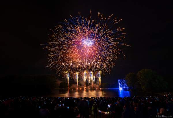 Rhein in Flammen in Bonn/Rheinaue 2024 mit Feuerwerk