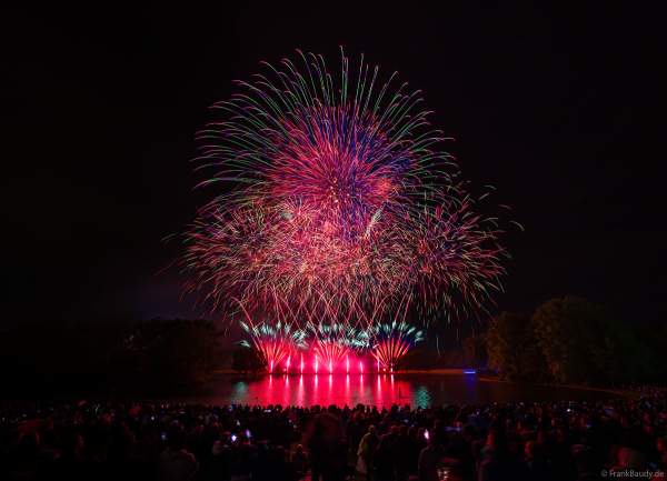 Rhein in Flammen in Bonn/Rheinaue 2024 mit Feuerwerk