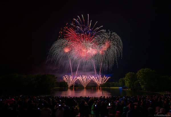 Rhein in Flammen in Bonn/Rheinaue 2024 mit Feuerwerk