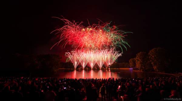 Rhein in Flammen in Bonn/Rheinaue 2024 mit Feuerwerk