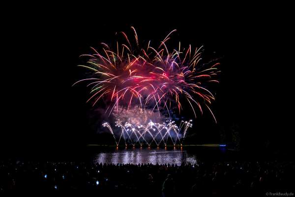 Rhein in Flammen in Bonn/Rheinaue 2024 mit Feuerwerk