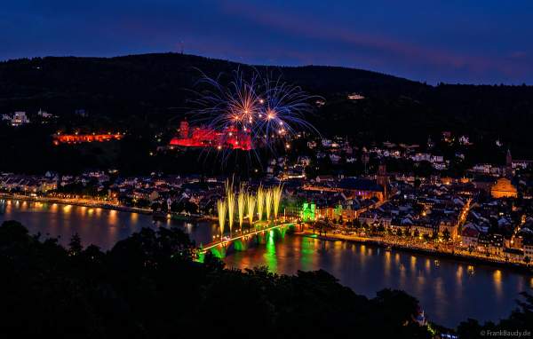 Feuerwerk bei der Heidelberger Schlossbeleuchtung 2024 nach dem Hochwasser