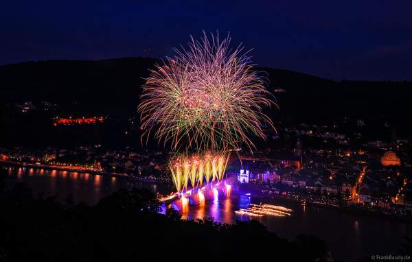 Feuerwerk bei der Heidelberger Schlossbeleuchtung 2024 nach dem Hochwasser