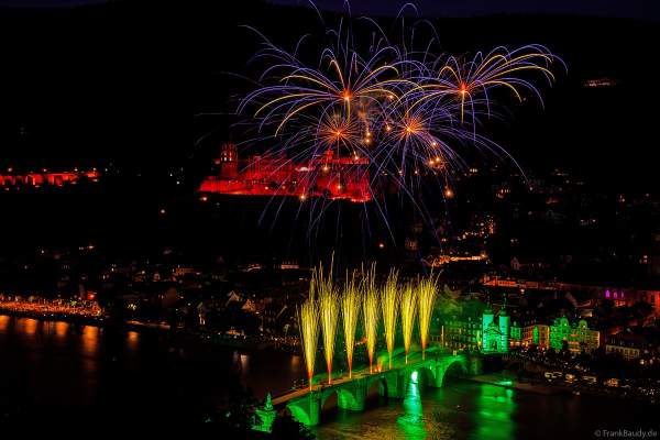 Feuerwerk bei der Heidelberger Schlossbeleuchtung 2024 nach dem Hochwasser