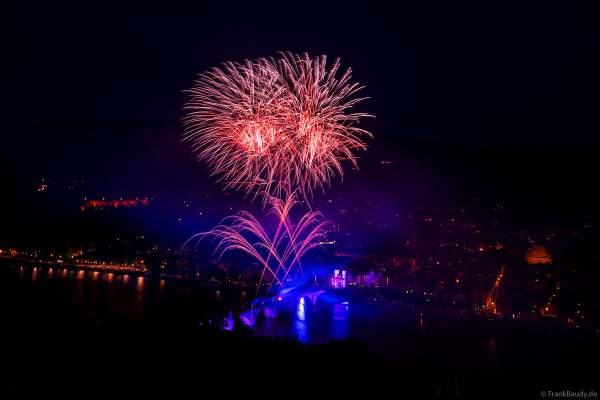 Feuerwerk bei der Heidelberger Schlossbeleuchtung 2024 nach dem Hochwasser