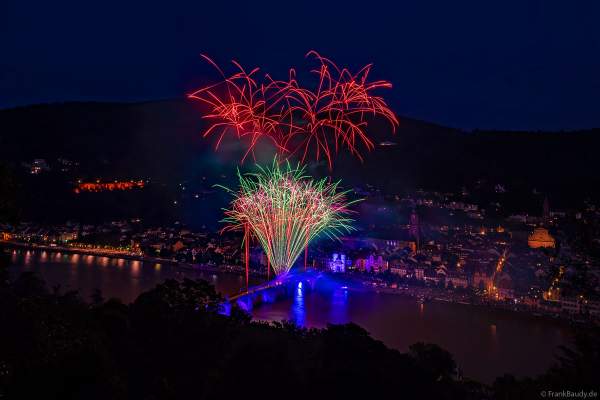 Feuerwerk bei der Heidelberger Schlossbeleuchtung 2024 nach dem Hochwasser