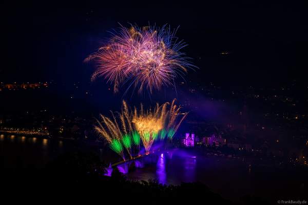 Feuerwerk bei der Heidelberger Schlossbeleuchtung 2024 nach dem Hochwasser