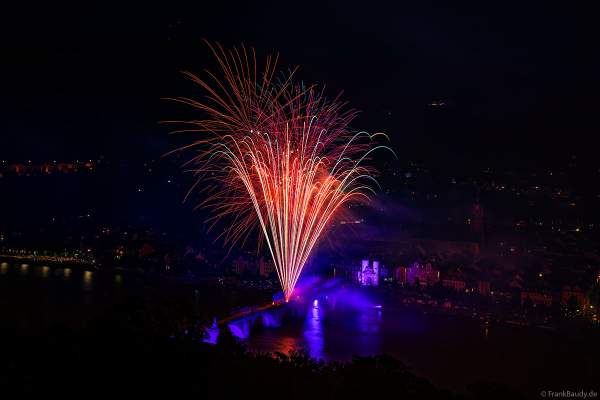 Feuerwerk bei der Heidelberger Schlossbeleuchtung 2024 nach dem Hochwasser