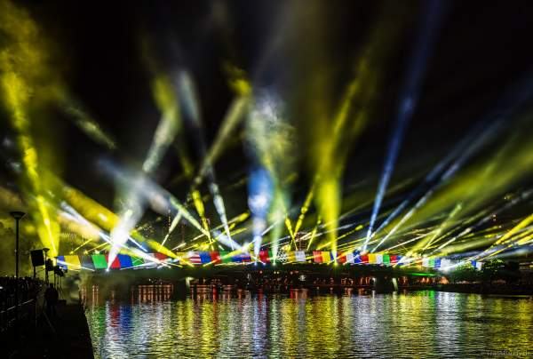 Farbenprächtige Lichtshow zur Fußball EM 2024 in Frankfurt
