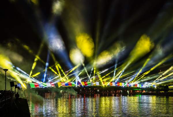 Farbenprächtige Lichtshow zur Fußball EM 2024 in Frankfurt