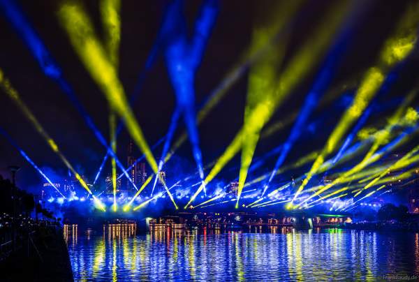 Julie Kuhl performt den Song YOU’LL NEVER WALK ALONE bei der Eröffnungsfeier zur Fußball EM 2024 in Frankfurt