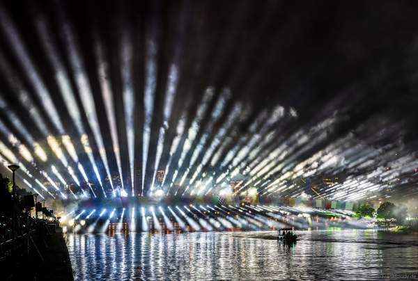 Farbenprächtige Lichtshow zur Fußball EM 2024 in Frankfurt