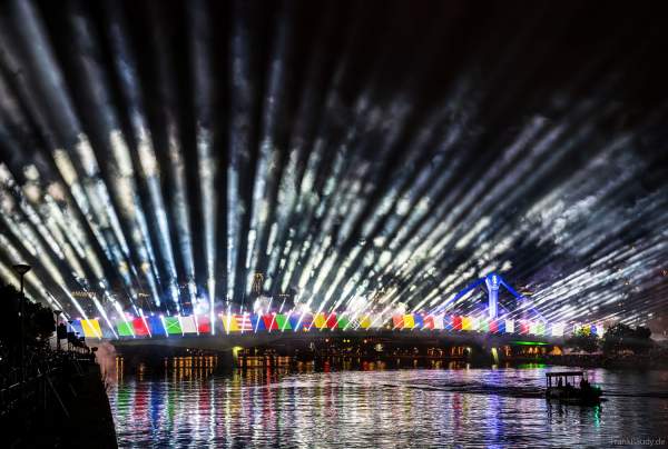 Farbenprächtige Lichtshow zur Fußball EM 2024 in Frankfurt