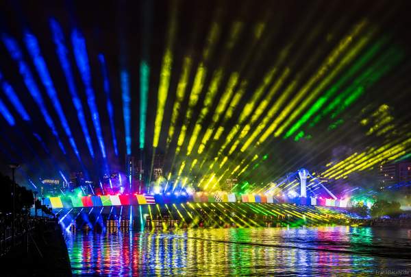 Farbenprächtige Lichtshow zur Fußball EM 2024 in Frankfurt